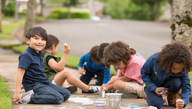 Arranging Playdates With Friends